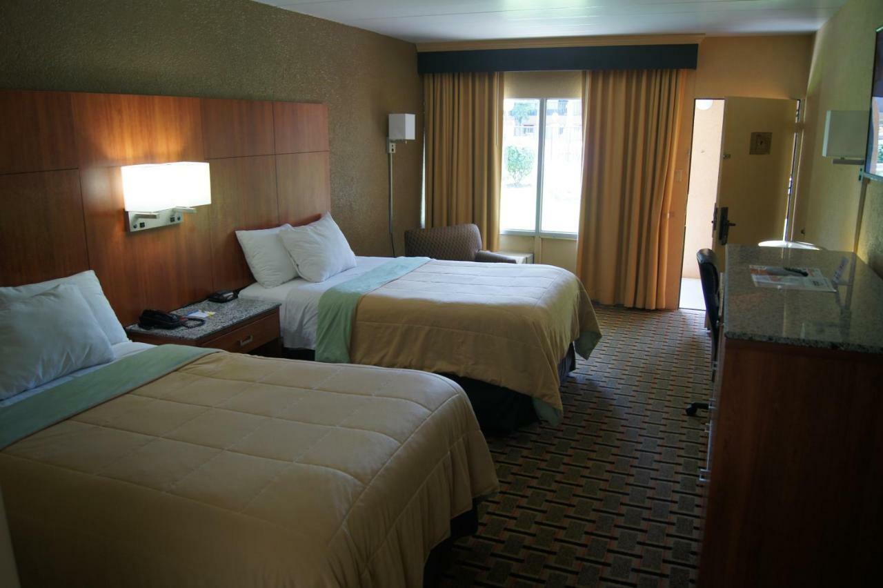Days Inn By Wyndham Durham/Near Duke University Buitenkant foto