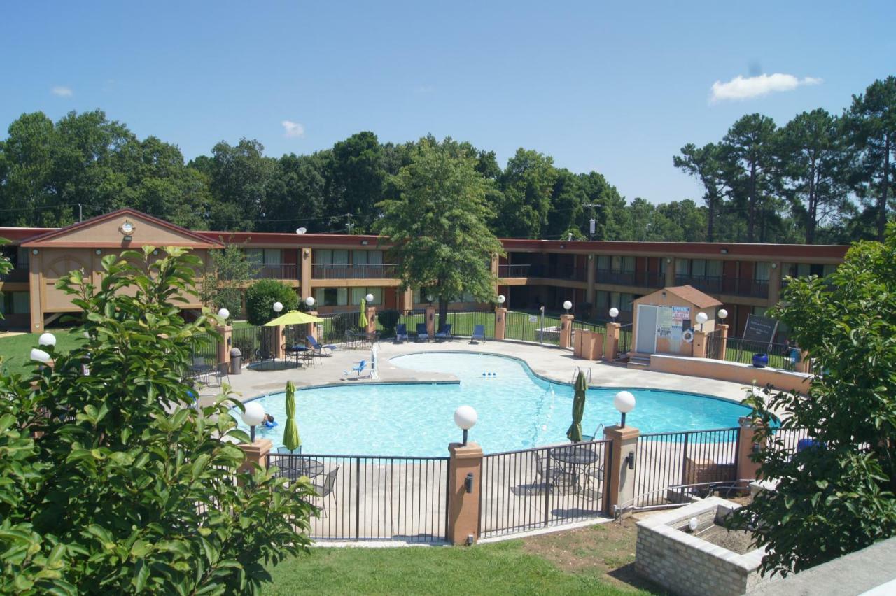 Days Inn By Wyndham Durham/Near Duke University Buitenkant foto