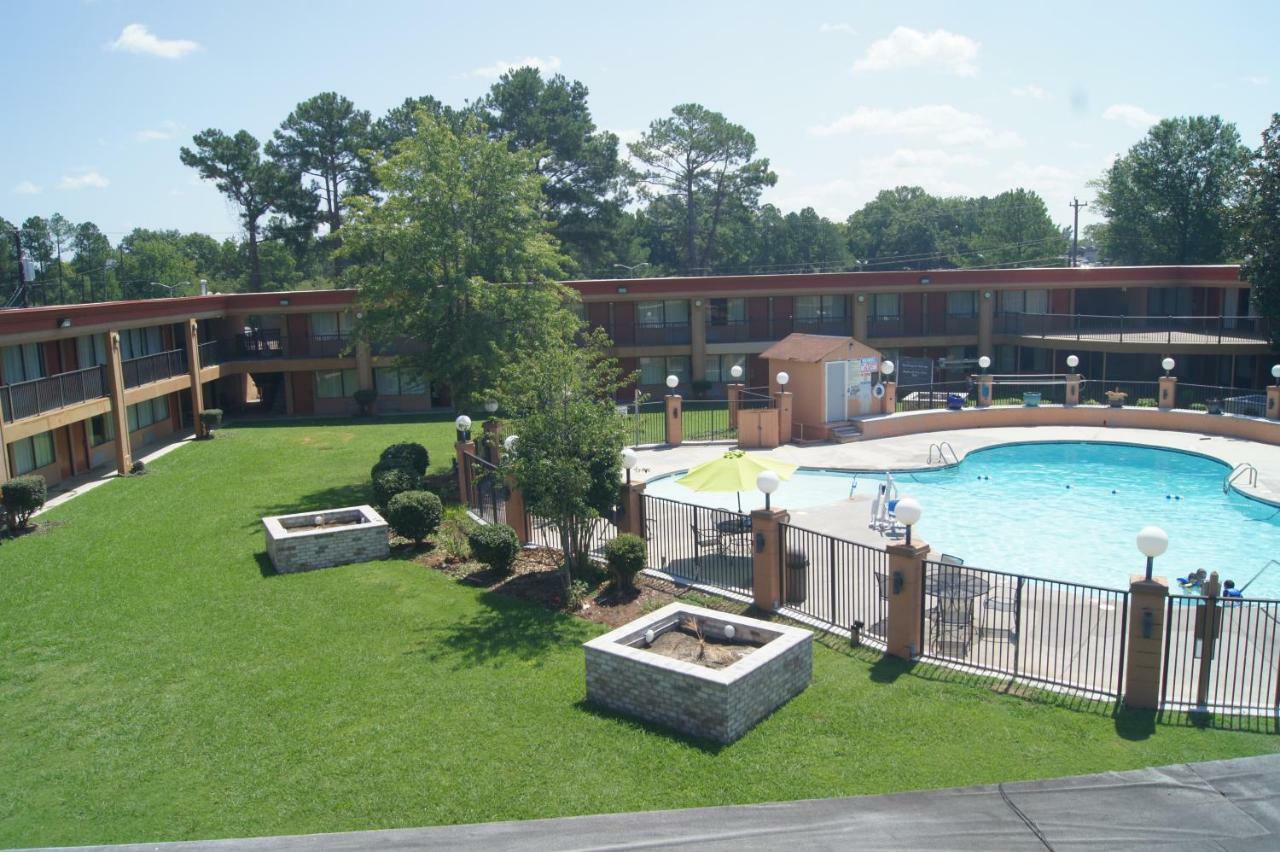 Days Inn By Wyndham Durham/Near Duke University Buitenkant foto