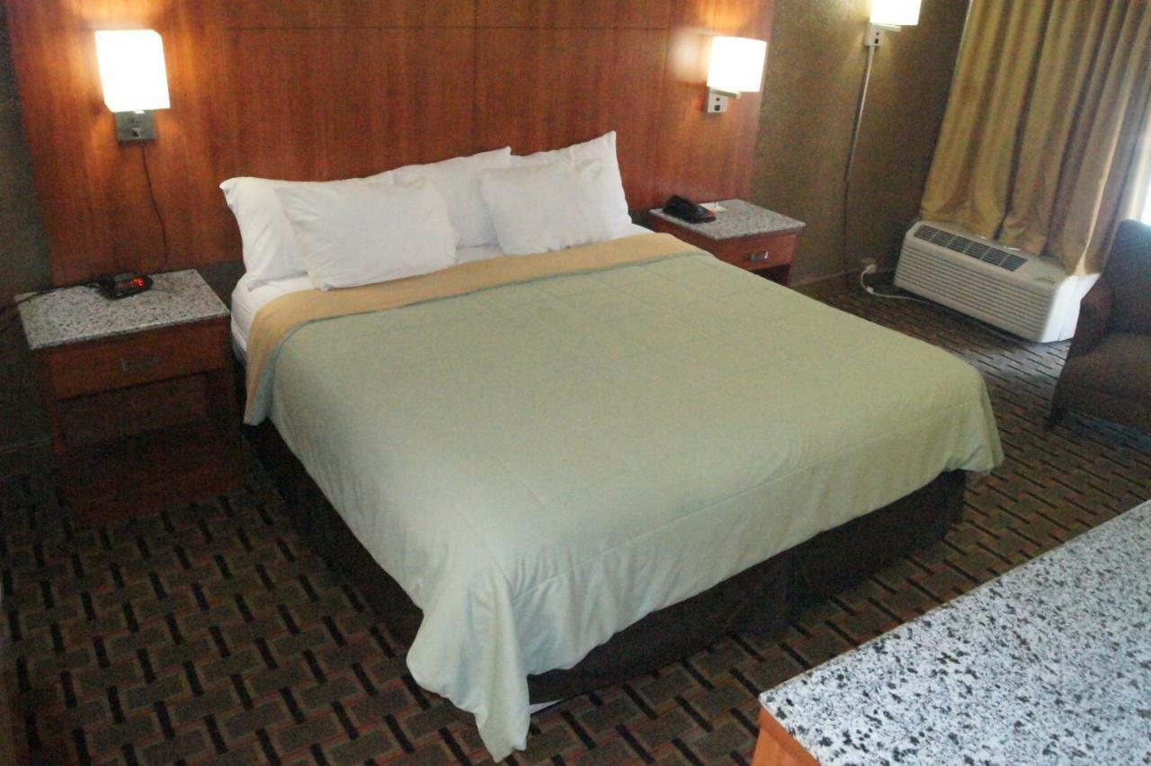 Days Inn By Wyndham Durham/Near Duke University Buitenkant foto