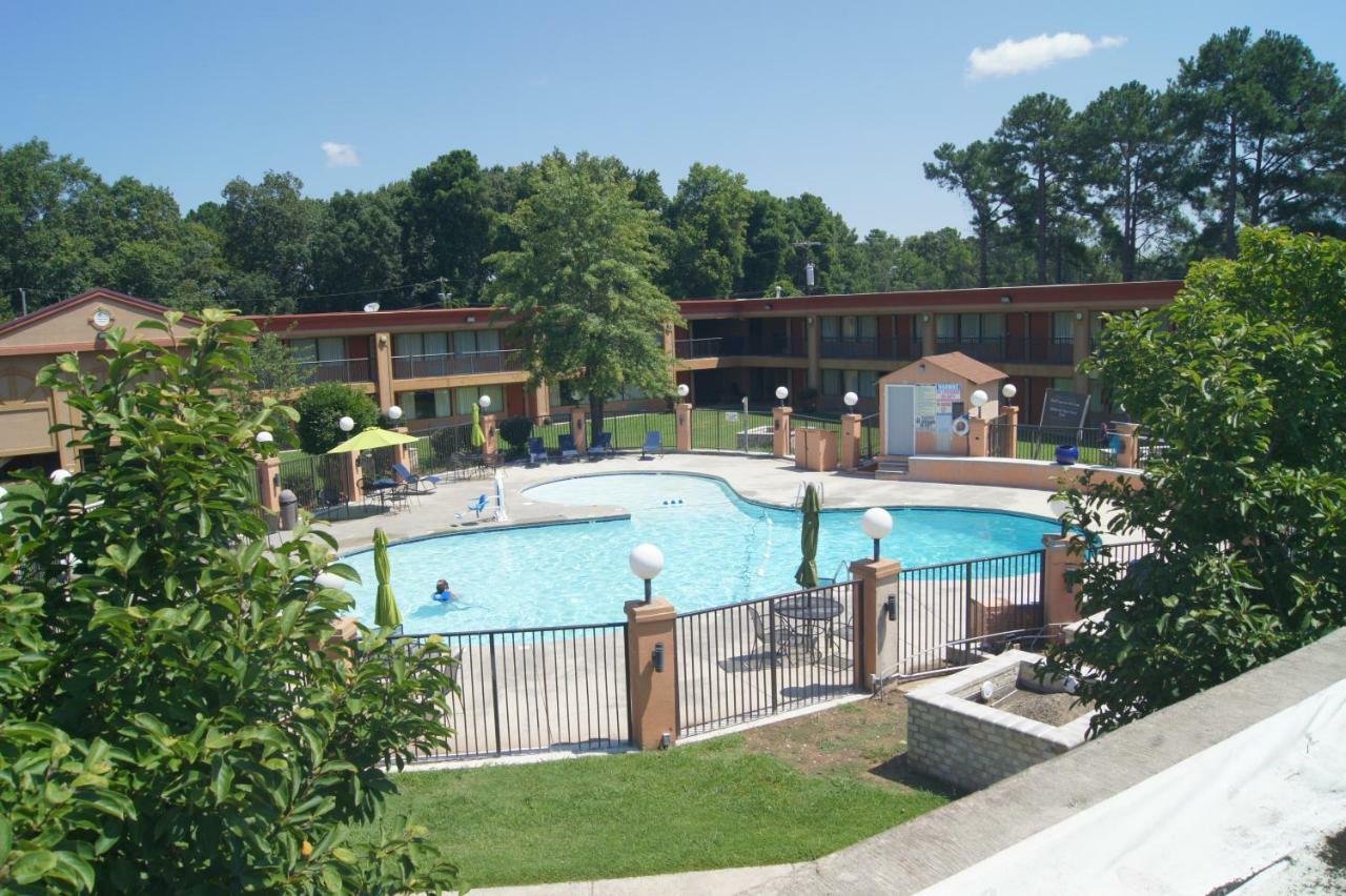 Days Inn By Wyndham Durham/Near Duke University Buitenkant foto