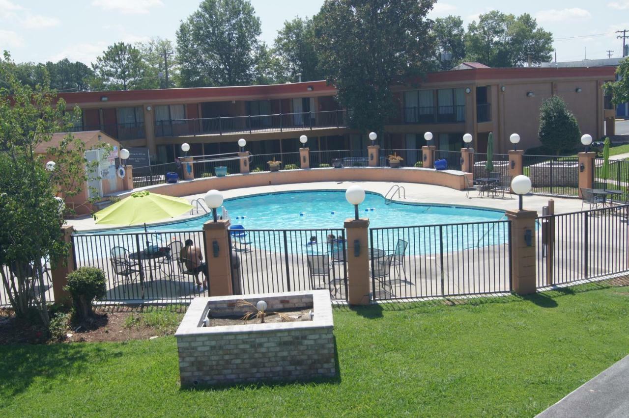 Days Inn By Wyndham Durham/Near Duke University Buitenkant foto