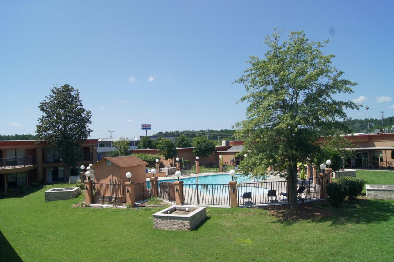 Days Inn By Wyndham Durham/Near Duke University Buitenkant foto