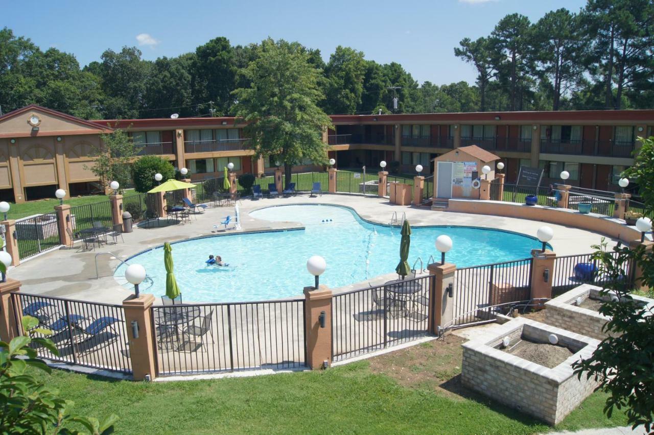 Days Inn By Wyndham Durham/Near Duke University Buitenkant foto