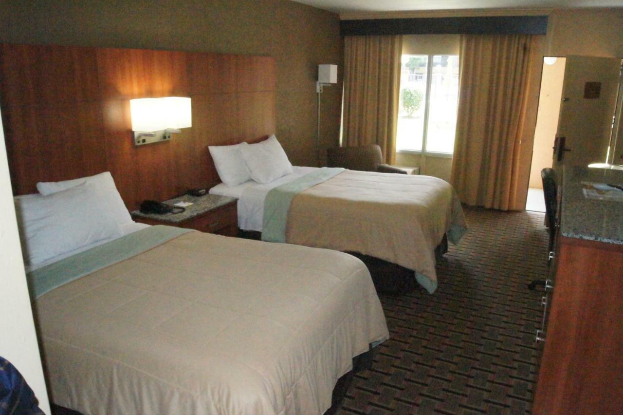 Days Inn By Wyndham Durham/Near Duke University Buitenkant foto