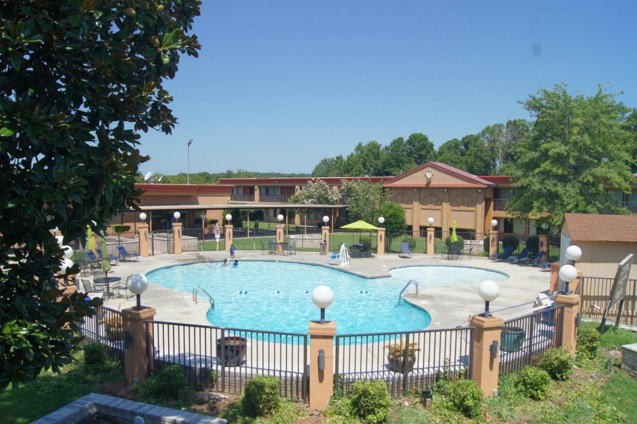 Days Inn By Wyndham Durham/Near Duke University Buitenkant foto